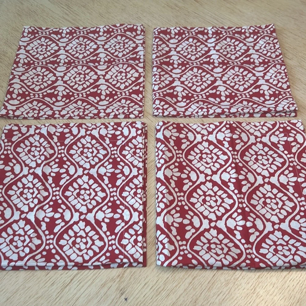 Pottery Barn Napkins (4) NWOT